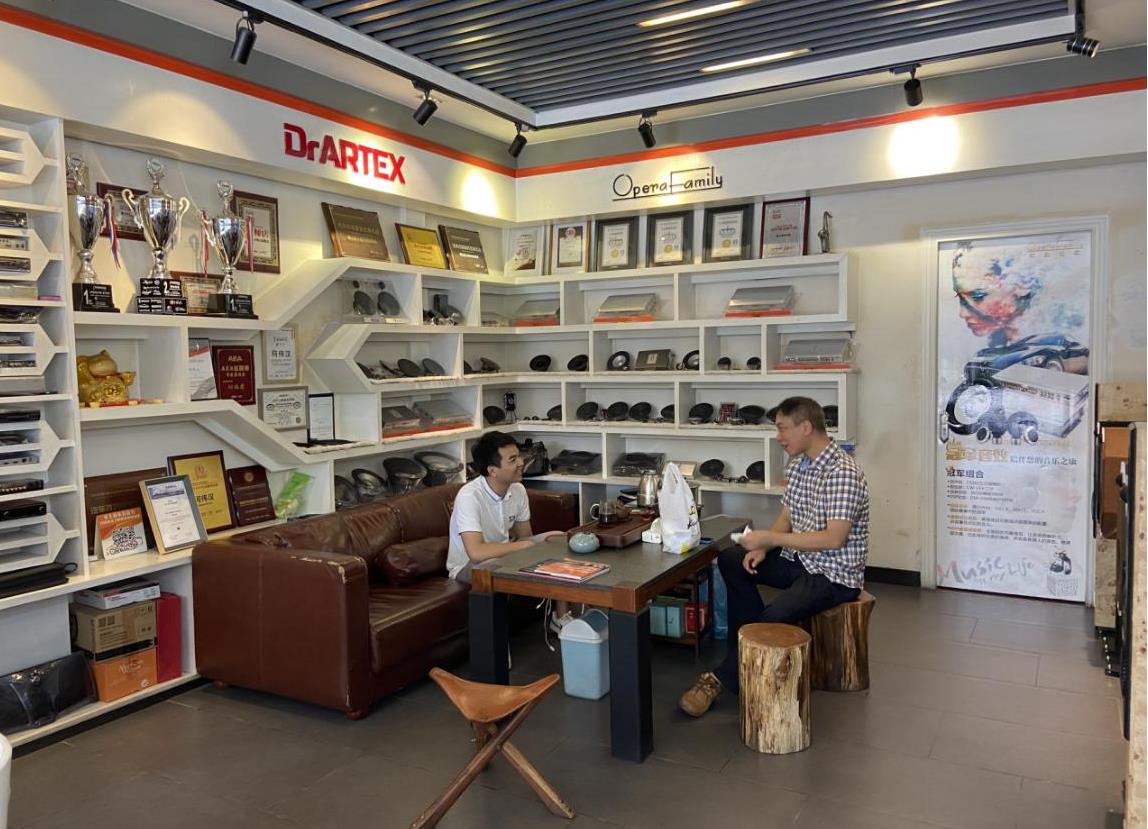 一個專業(yè)的汽車音響改裝店是怎樣的？
