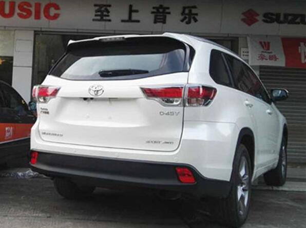 全新豐田漢蘭達(dá)汽車音響改裝 無損加裝兩臺(tái)歌劇世家汽車低音炮