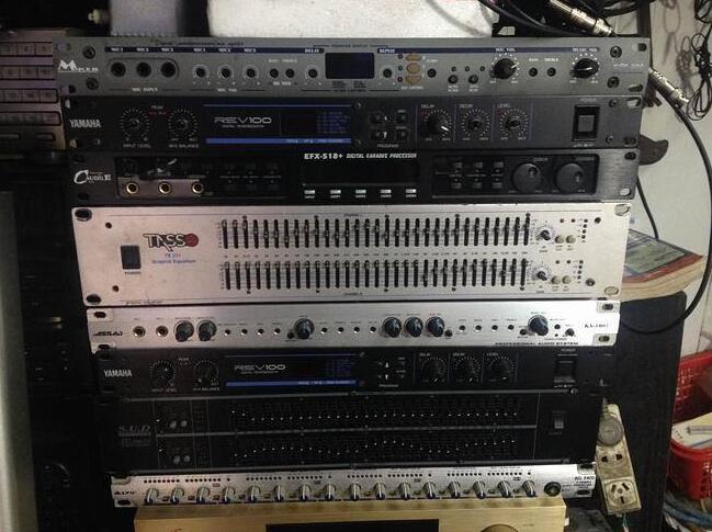 加入均衡器來調(diào)整音響系統(tǒng)時，要對音響系統(tǒng)頻率特性進(jìn)行調(diào)整