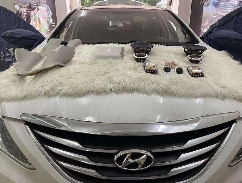 現(xiàn)代索納塔8改裝歌劇世家音響 小改怡情享...