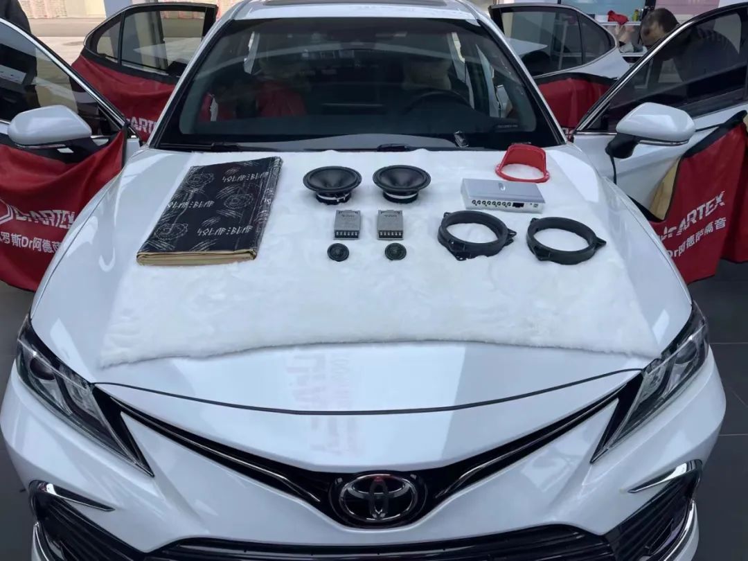 豐田凱美瑞音響升級(jí)，音樂無處不在，駕駛更...